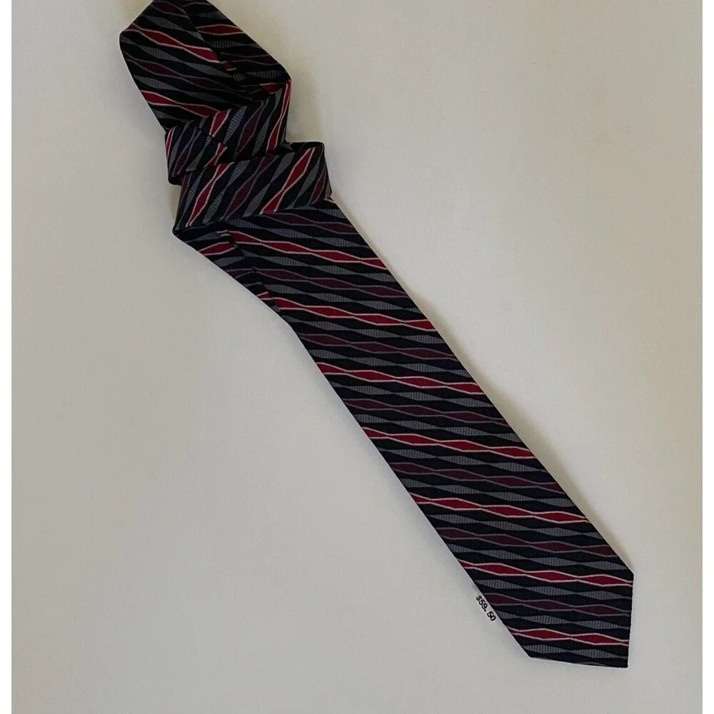 Jos. A. Bank 59” Men’s Tie 100% Silk Made‎ In Italy Red Black Gray Pattern